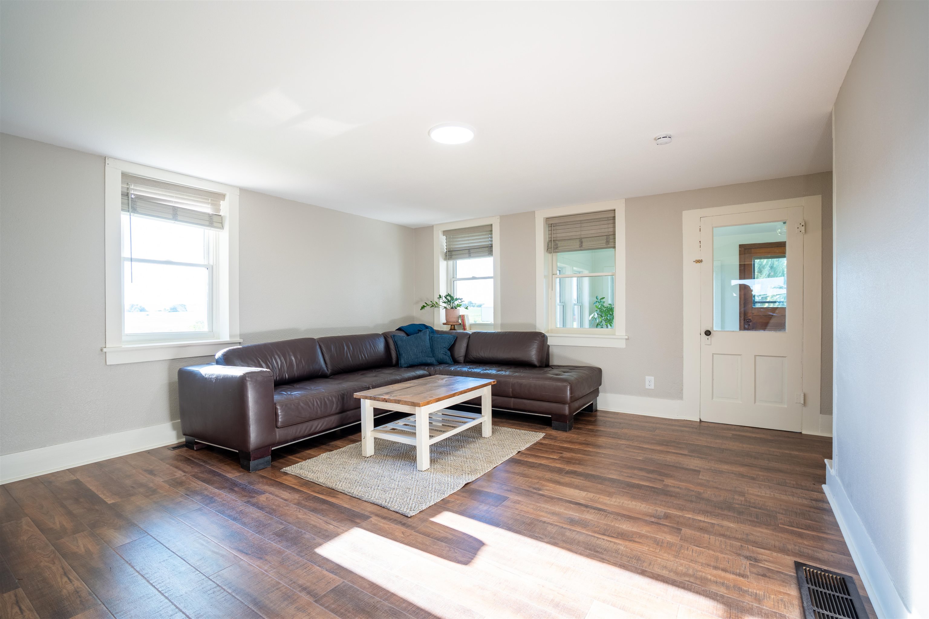 2368 West Winneshiek Road Freeport, IL 61032 - Photo 13 of 39 a living room with furniture a wooden floor and a window