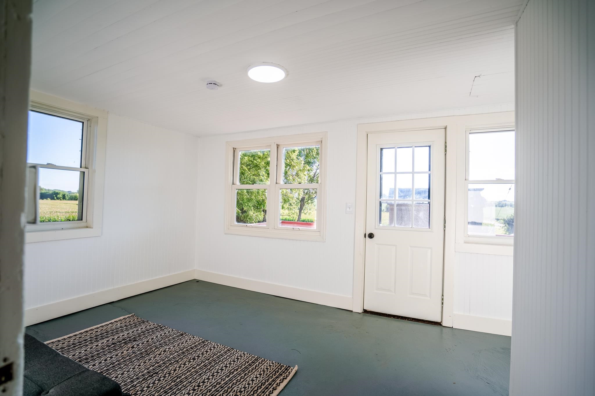 2368 West Winneshiek Road Freeport, IL 61032 - Photo 28 of 39 an empty room with windows