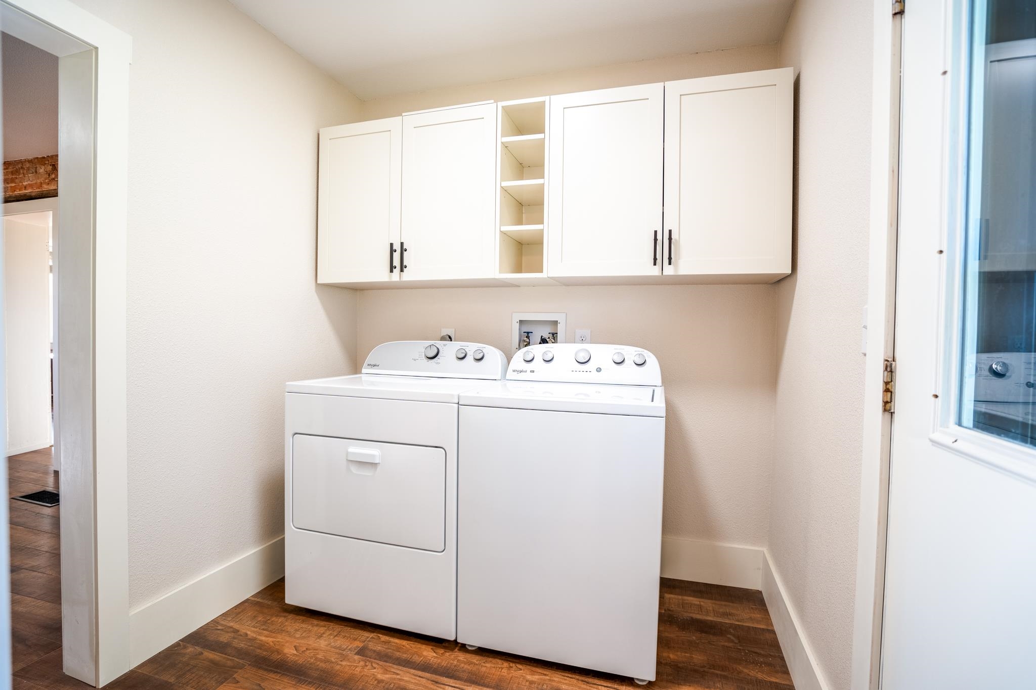 2368 West Winneshiek Road Freeport, IL 61032 - Photo 8 of 39 a utility room with dryer and washer