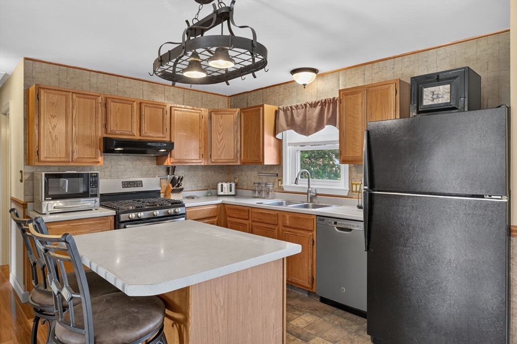 158 Amity Street Fall River, MA 02721 - Photo 2 of 25