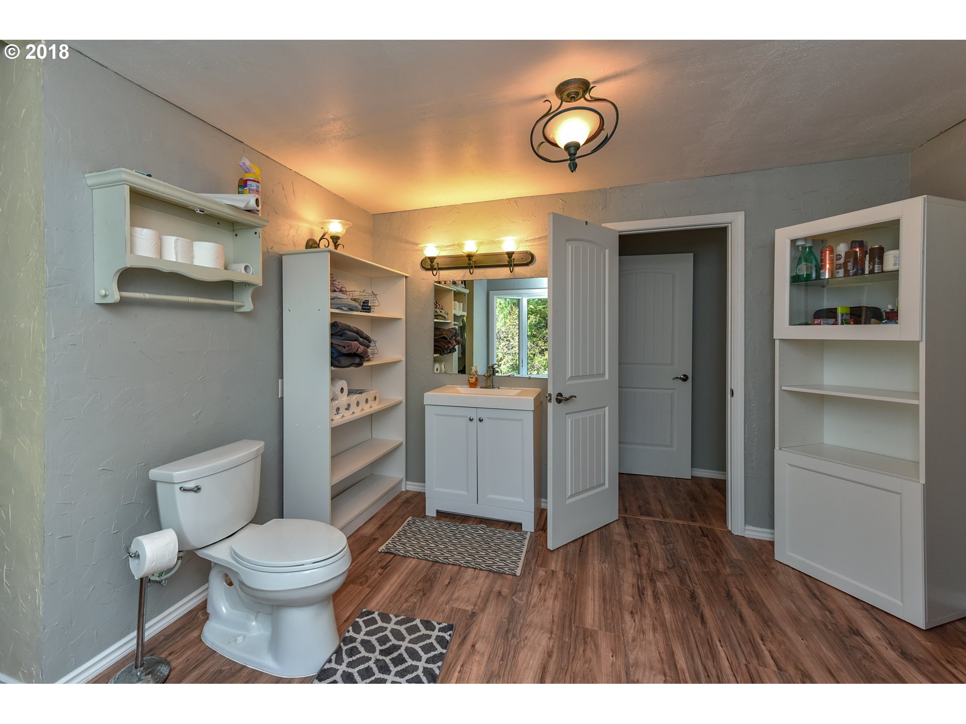 1892 East Loop Road Stevenson, WA 98648 - Photo 13 of 24 Bathroom, Attached