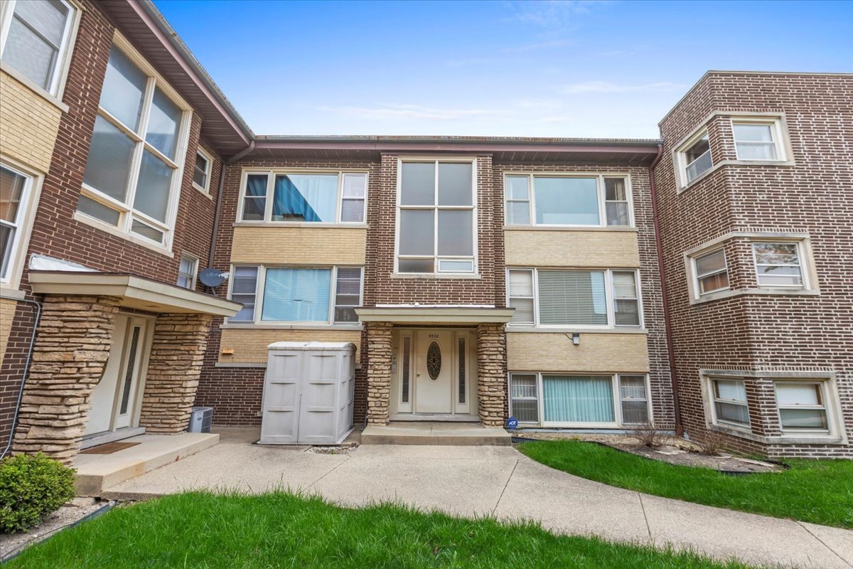 5532 West Lawrence Ave Unit 2S  