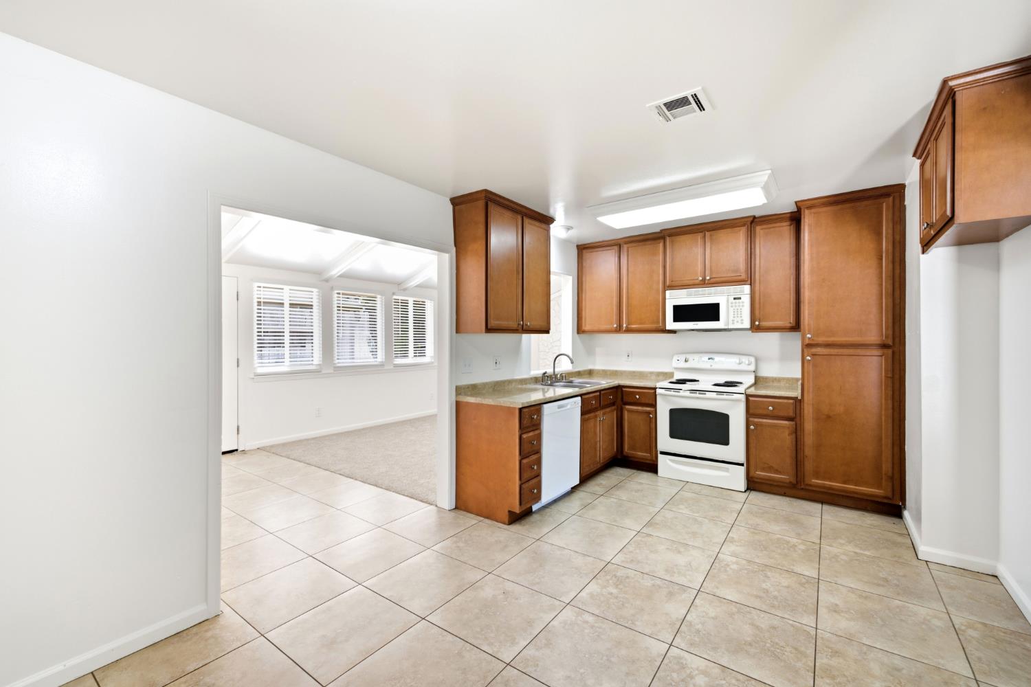 6353 Edgerton Way Carmichael, CA 95608 - Photo 27 of 47