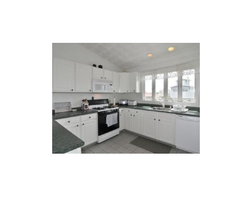 8 Captain Freebody Road Narragansett, RI 02882 - Photo 3 of 6 Kitchen.