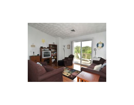 8 Captain Freebody Road Narragansett, RI 02882 - Photo 4 of 6 Living Room.