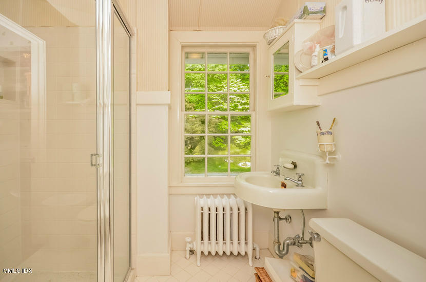 127 Dingletown Road Greenwich, CT 06830 - Photo 34 of 48 a bathroom with a sink and a bathtub