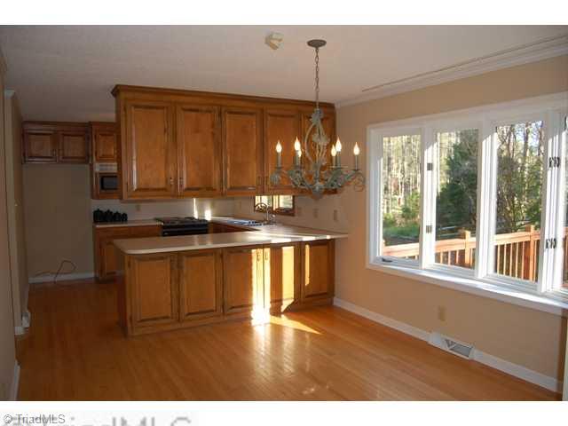 1811 Dantzler Road High Point, NC 27265 - Photo 7 of 16 Kitchen. Breakfast