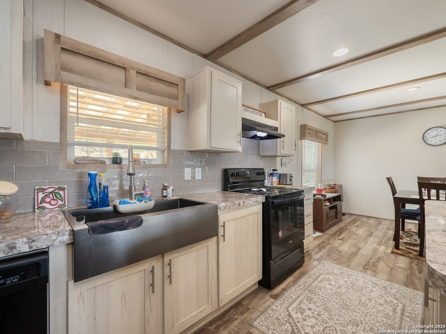 385 Ridge Trail Bandera, TX 78003 - Photo 11 of 36