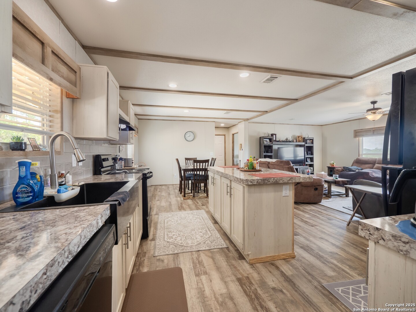 385 Ridge Trail Bandera, TX 78003 - Photo 12 of 36