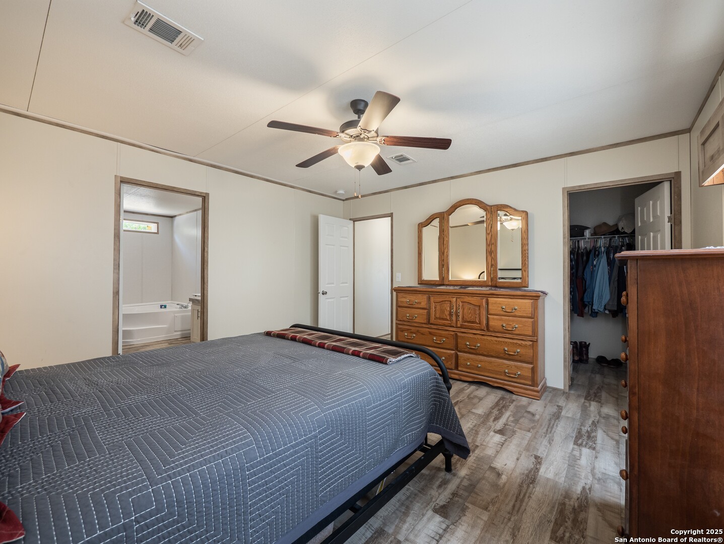 385 Ridge Trail Bandera, TX 78003 - Photo 15 of 36