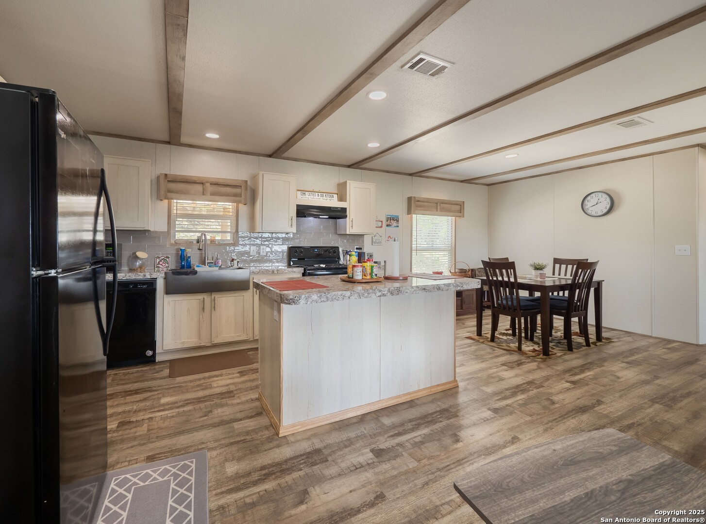 385 Ridge Trail Bandera, TX 78003 - Photo 10 of 36