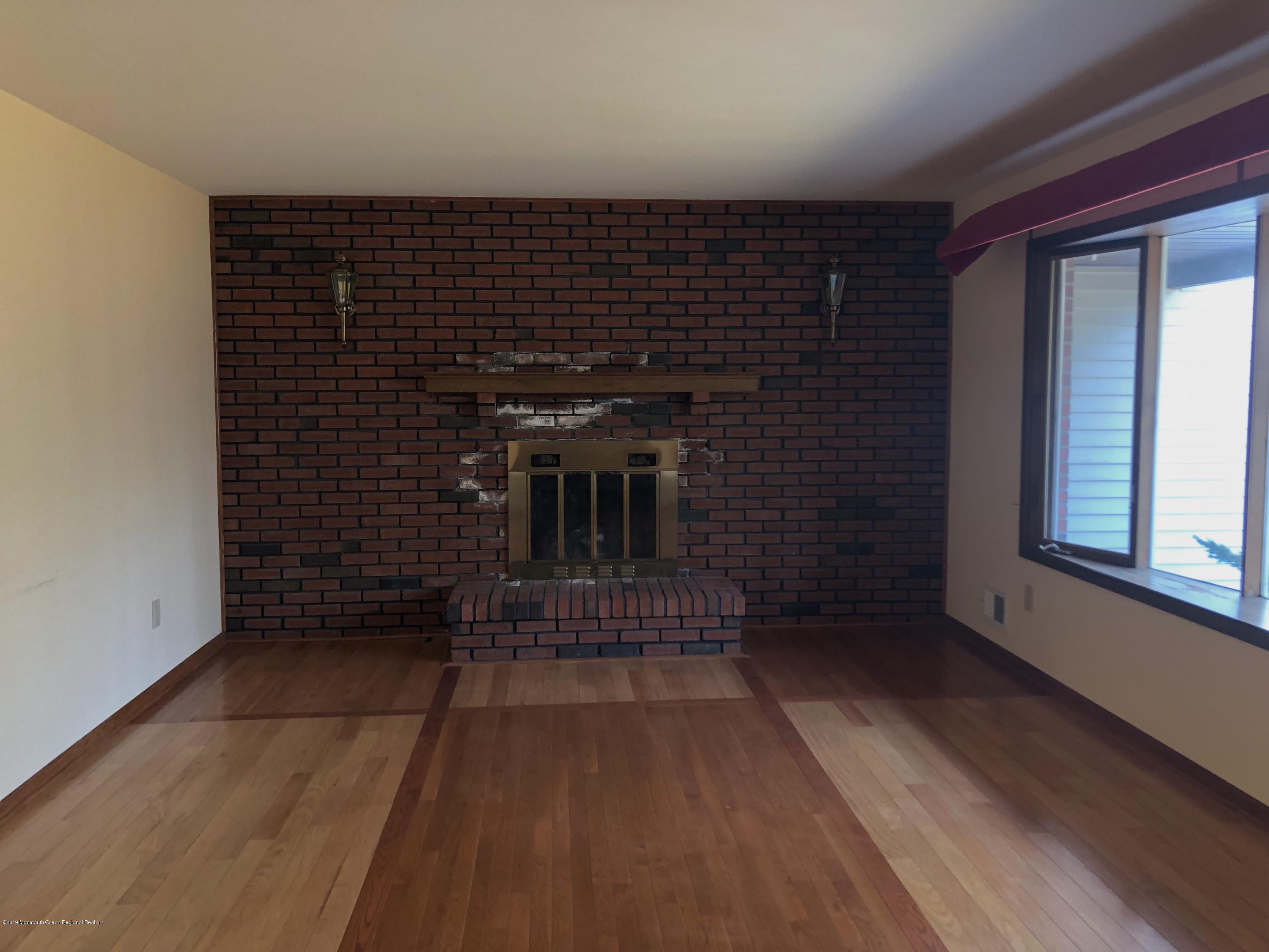 200 Bartley Road Jackson, NJ 08527 - Photo 3 of 14 Living Room
