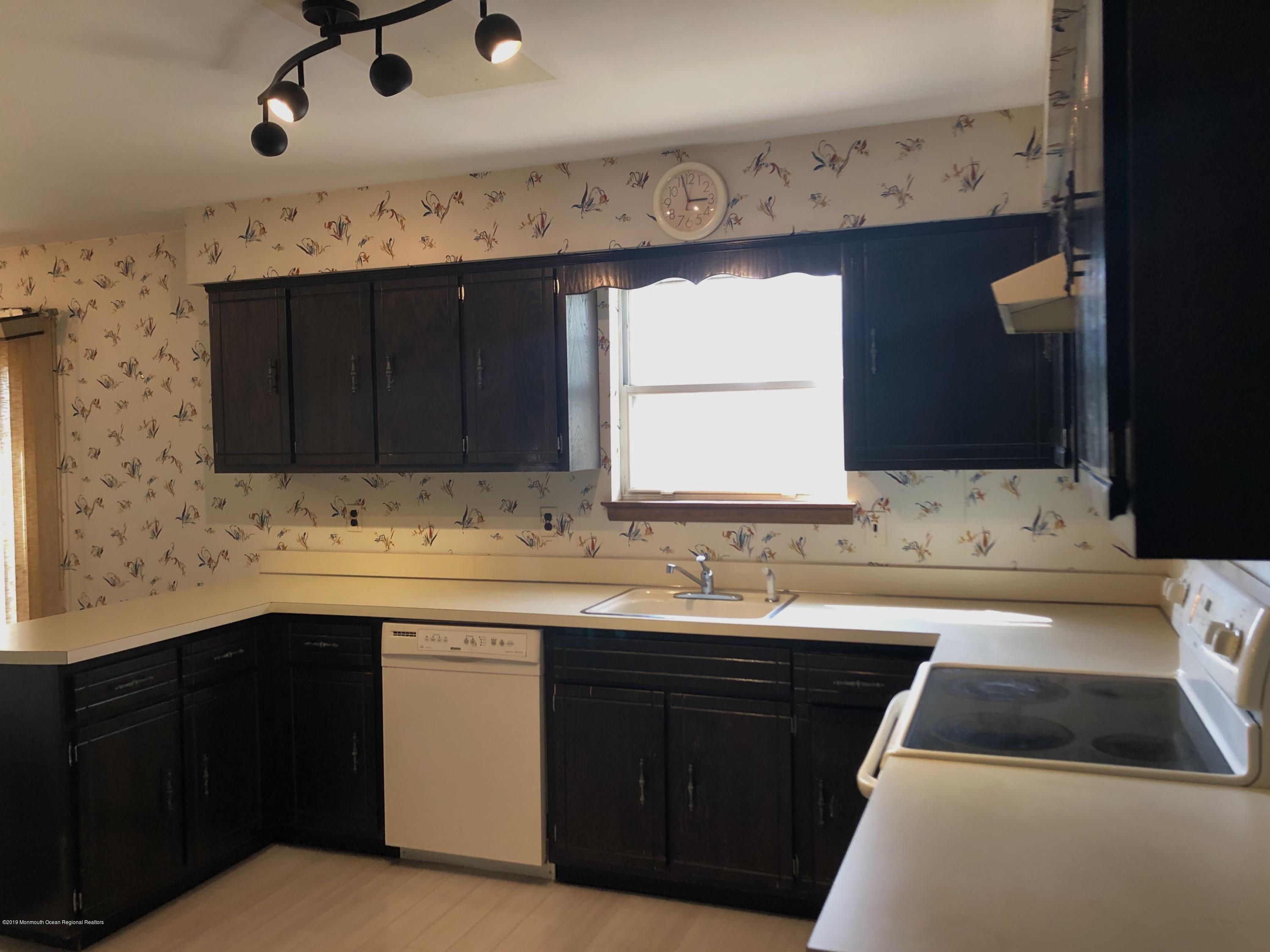 200 Bartley Road Jackson, NJ 08527 - Photo 5 of 14 Kitchen