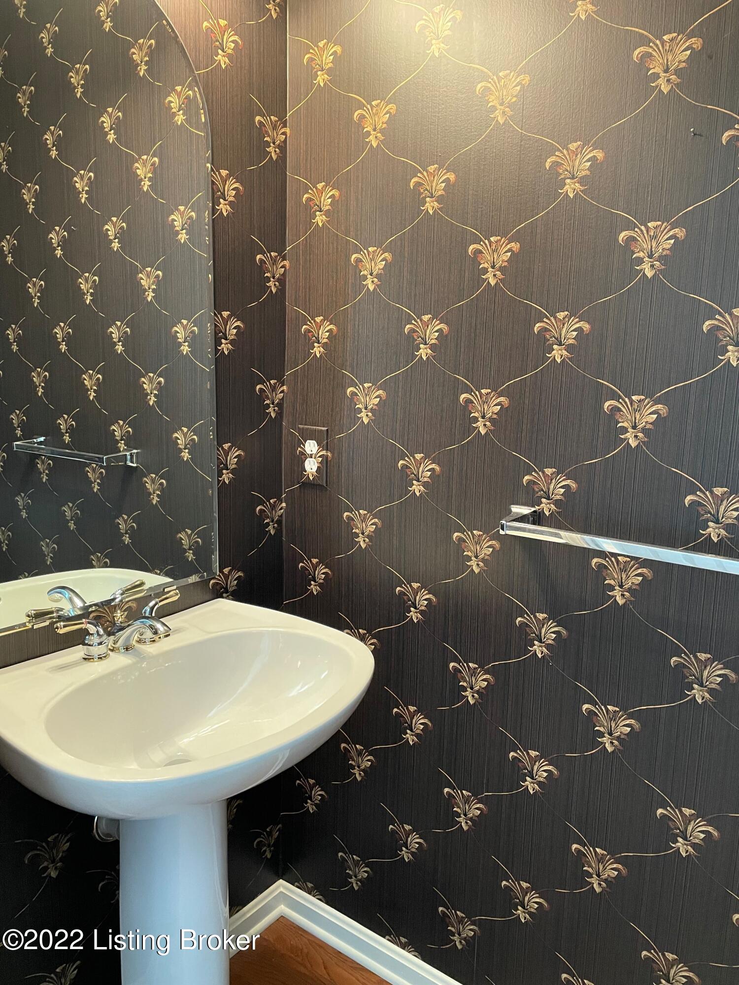 10417 Edgewater Road Louisville, KY 40223 - Photo 23 of 38 1st floor half bath