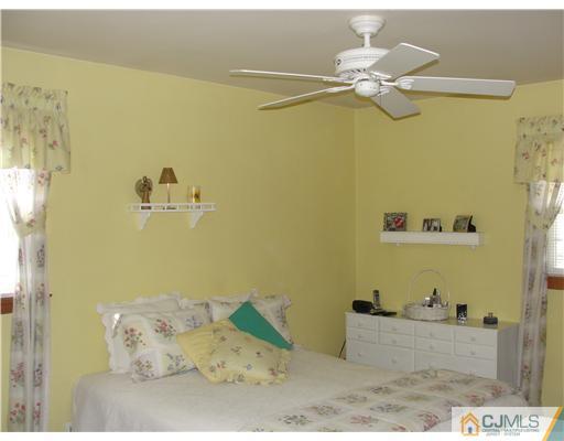 1107 New Dover Road Edison, NJ 08820 - Photo 6 of 10 a view of a room