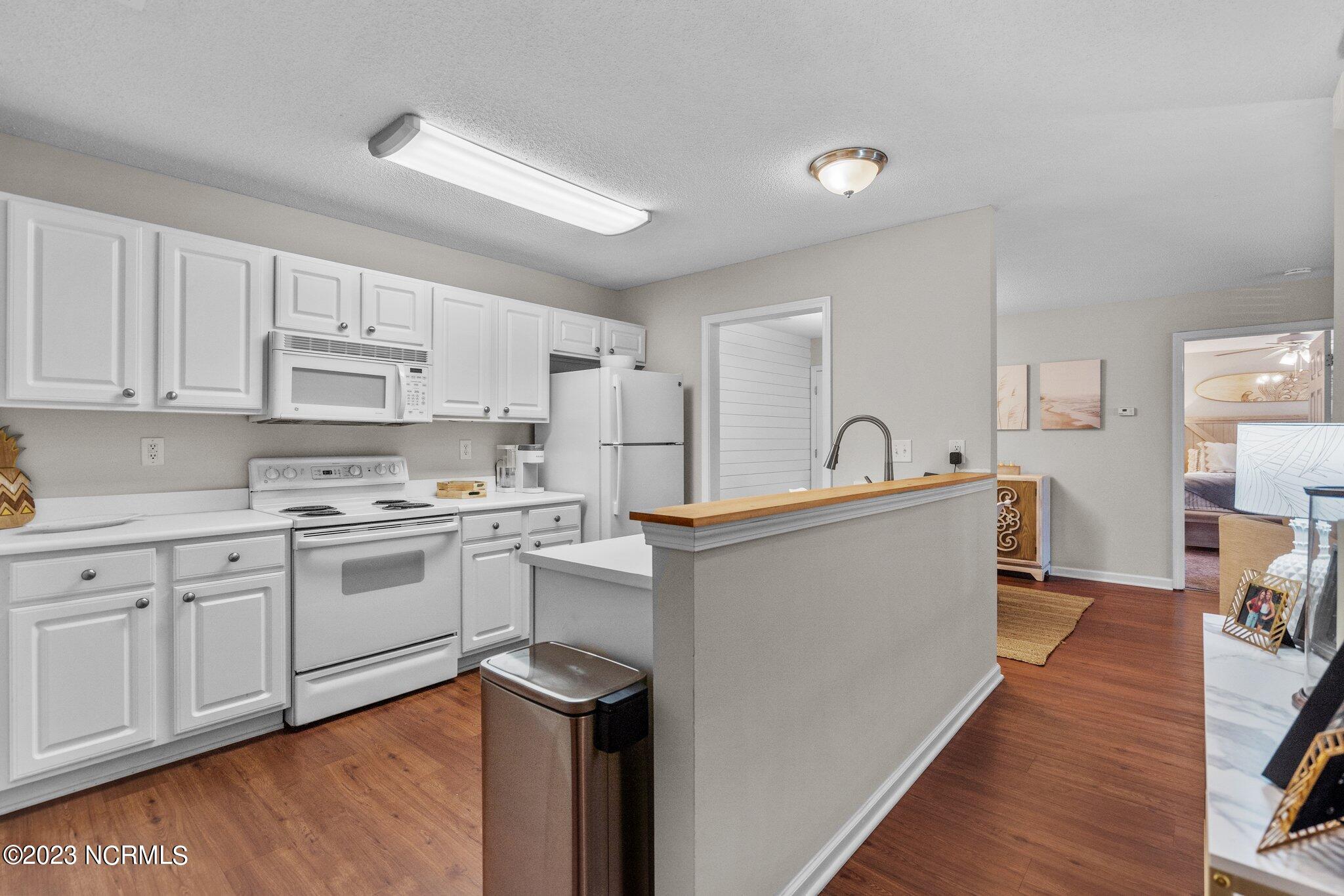 5010 Hunters Trail, Unit 2 Wilmington, NC 28405 - Photo 4 of 40 21-web-or-mls-DSC06838