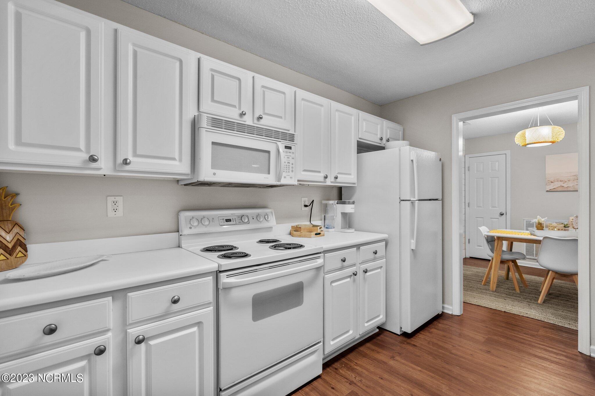 5010 Hunters Trail, Unit 2 Wilmington, NC 28405 - Photo 8 of 40 16-web-or-mls-DSC06823