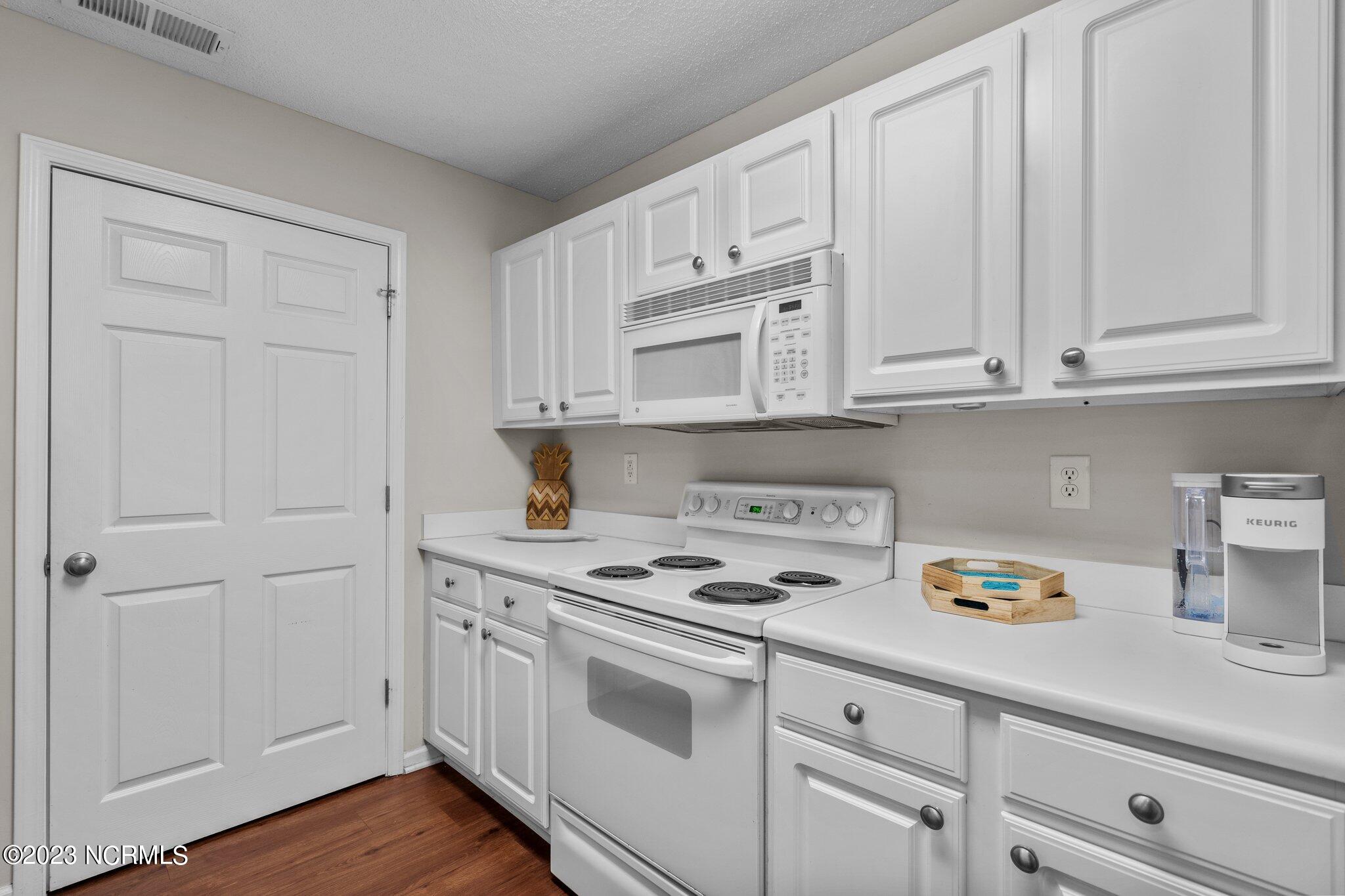 5010 Hunters Trail, Unit 2 Wilmington, NC 28405 - Photo 9 of 40 18-web-or-mls-DSC06829
