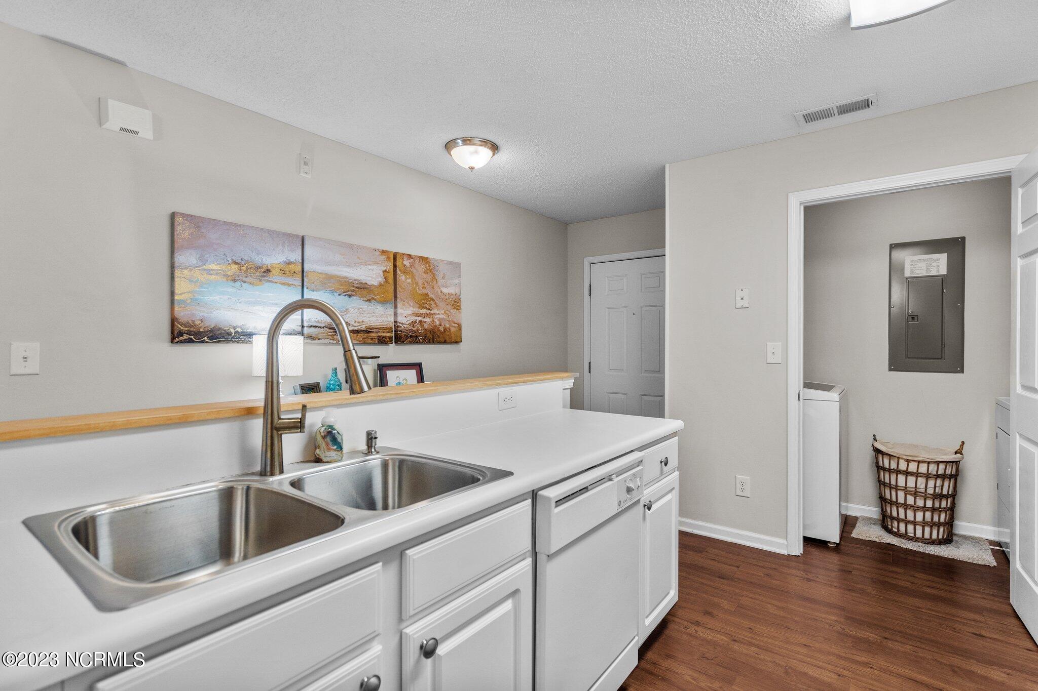 5010 Hunters Trail, Unit 2 Wilmington, NC 28405 - Photo 10 of 40 14-web-or-mls-DSC06817