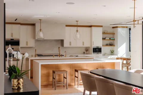$9,995,000 | 17609 Camino De Yatasto, Pacific Palisades, CA 90272