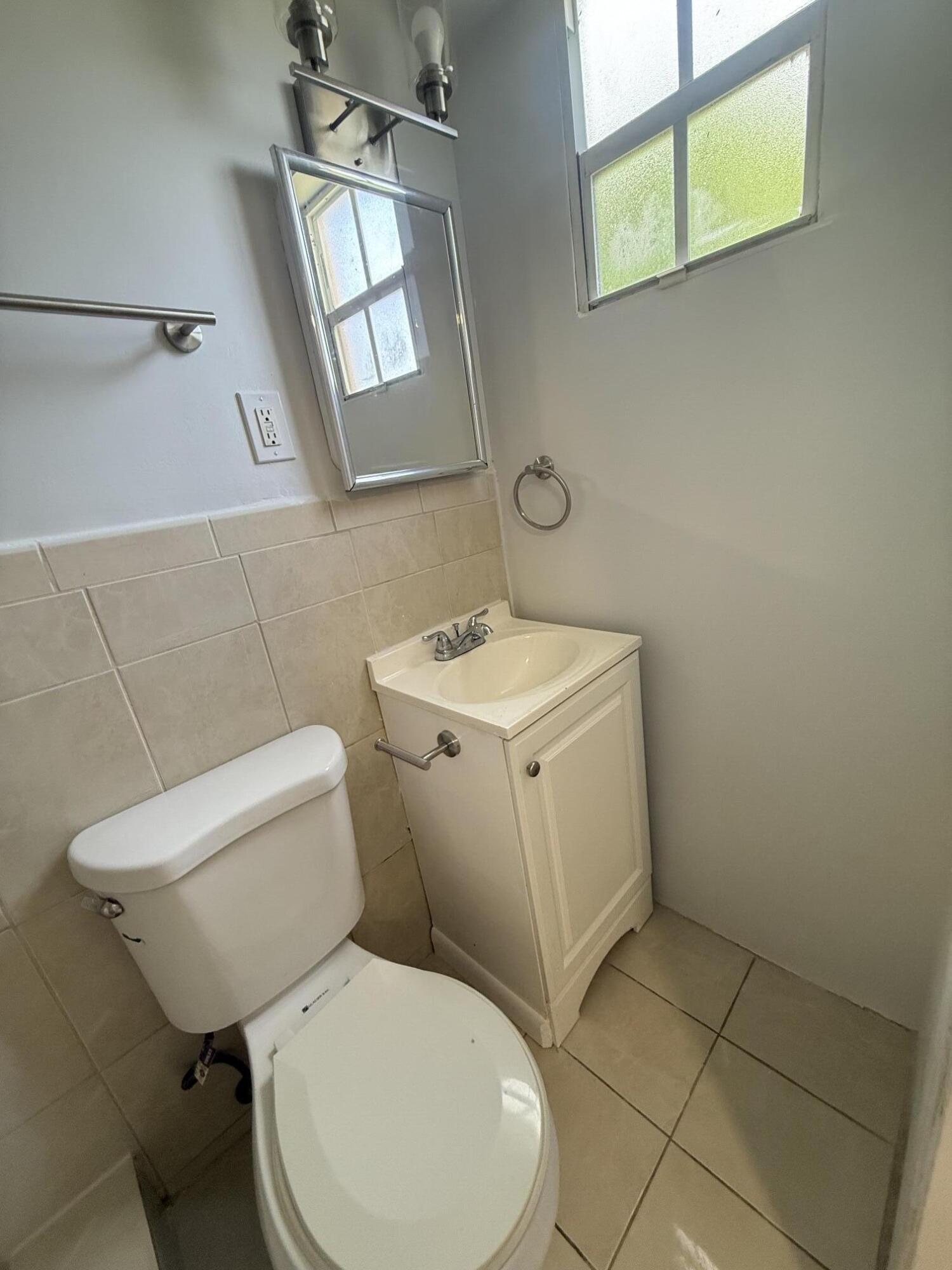 3830 Davis Road Palm Springs, FL 33461 - Photo 14 of 19 Guest bath