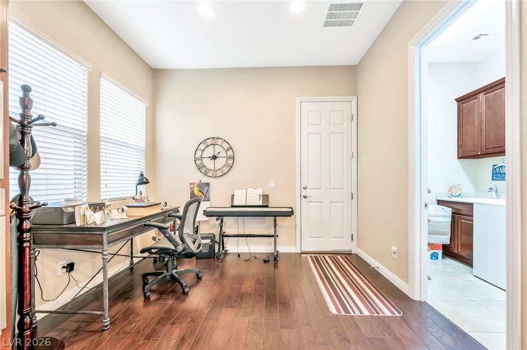 71 Newton Ridge Way Las Vegas, NV 89183 - Photo 12 of 35