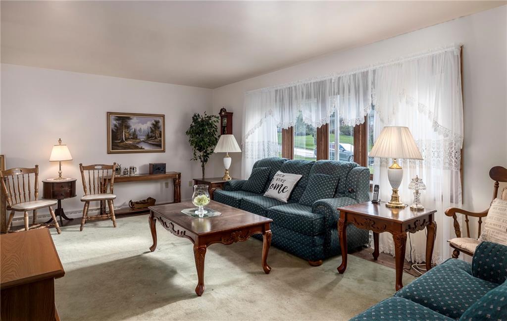 13 Spring Run Road Greensburg, PA 15601 - Photo 5 of 25 a living room with furniture and a lamp