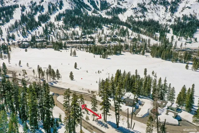 a picture of white wall with black and white floor