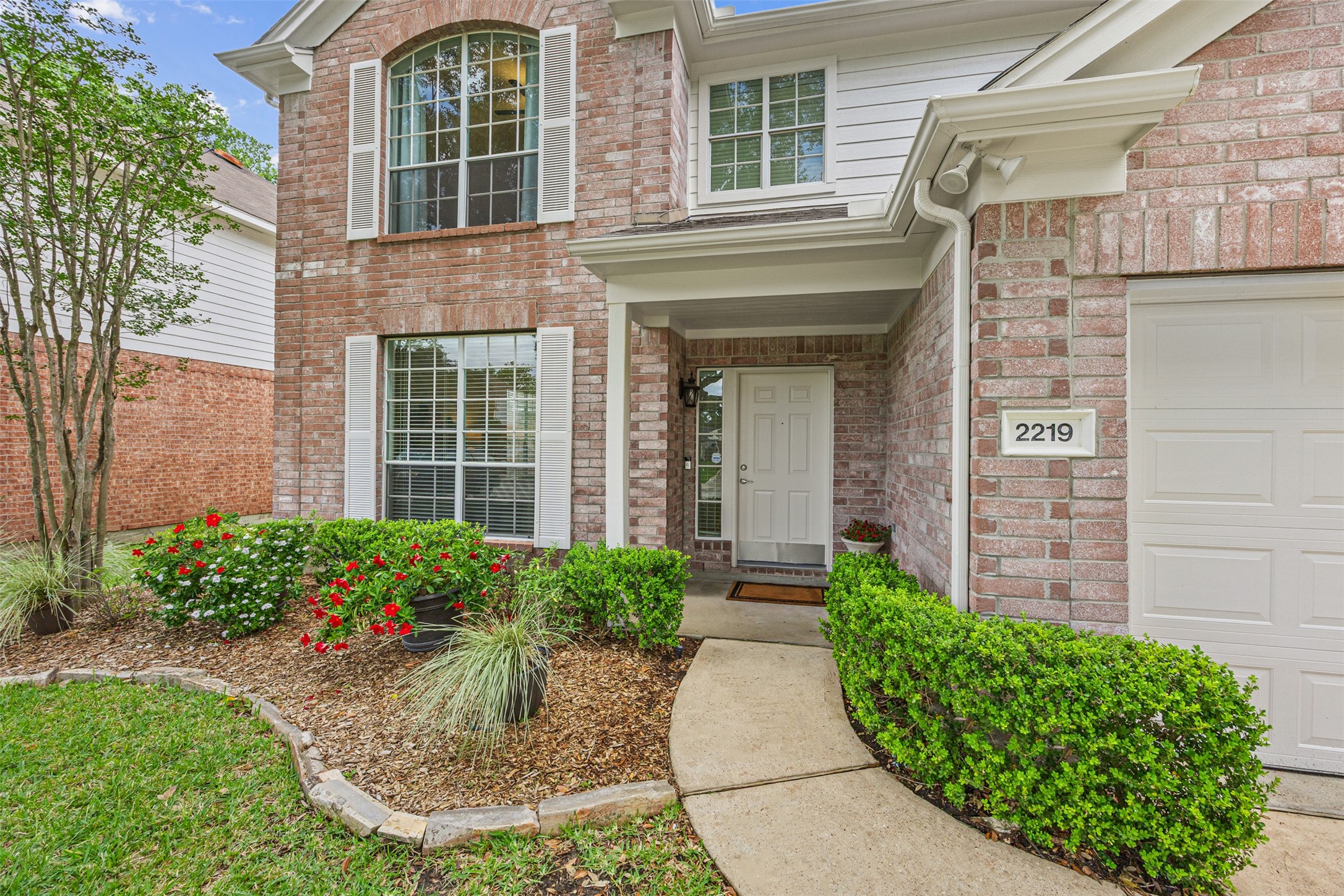 2219 Louetta Brook Lane Spring, TX 77388 - Photo 4 of 34 Inviting front entry with landscaped walkway and charming curb appeal