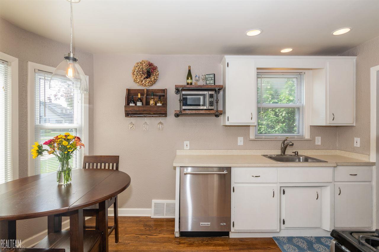910 Harvard Road Berkley, MI 48072 - Photo 6 of 24 31397909-5.JPG