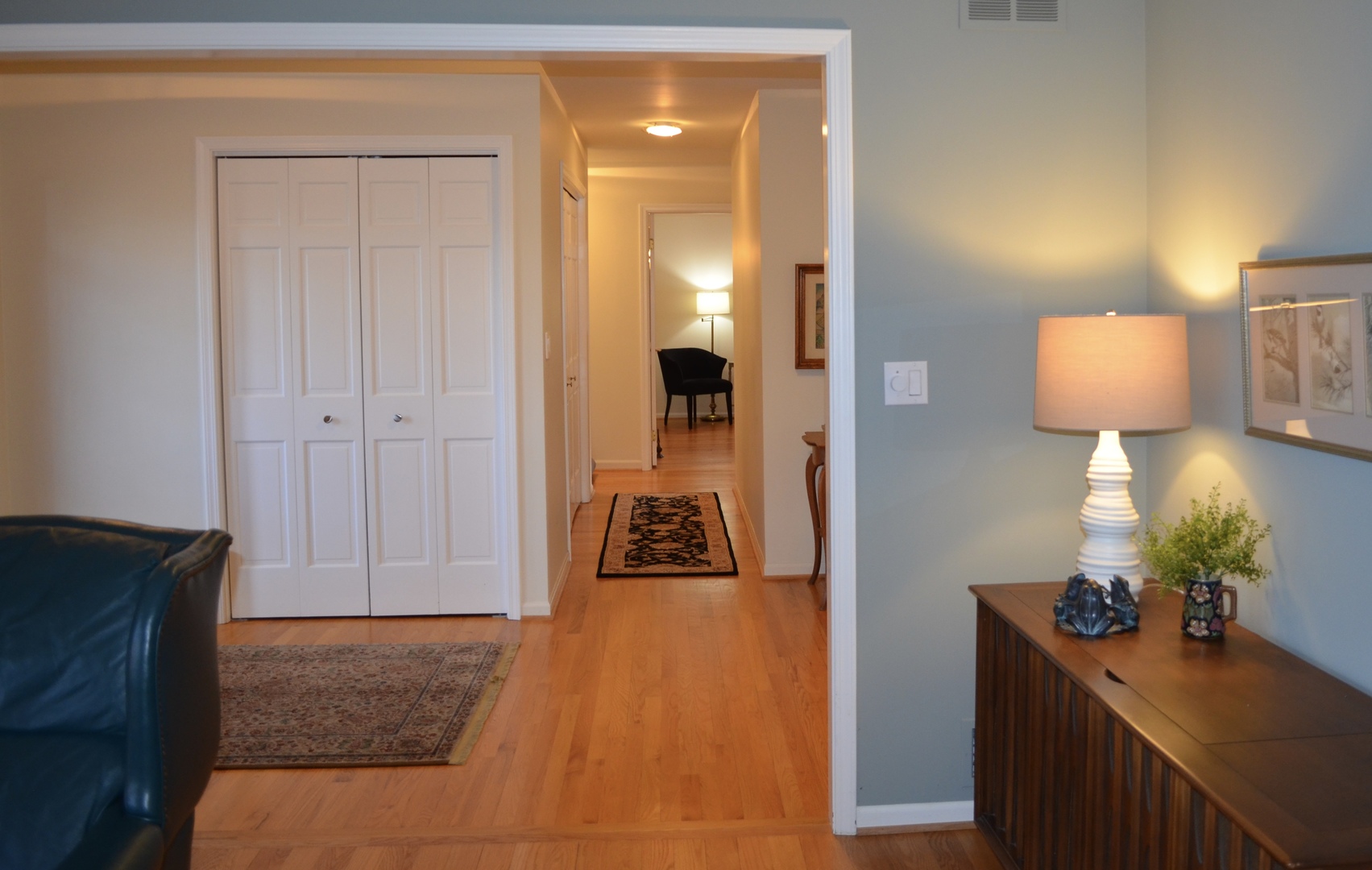 2120 Applecross Road Inverness, IL 60010 - Photo 3 of 38 a view of a living room and bathroom