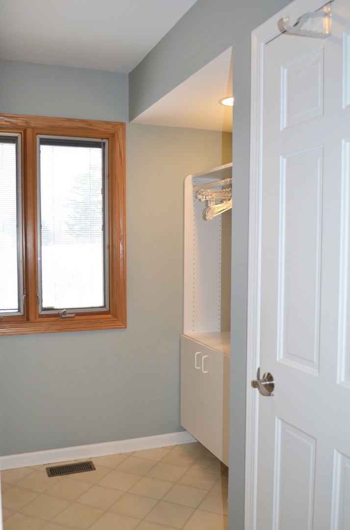 2120 Applecross Road Inverness, IL 60010 - Photo 27 of 38 a view of a room that has a window in it