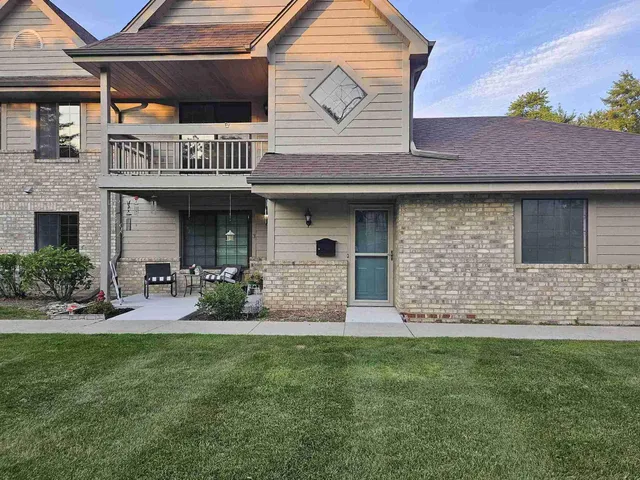 $236,000 | N80W12960 West Fond Du Lac Avenue, Menomonee Falls, WI 53051