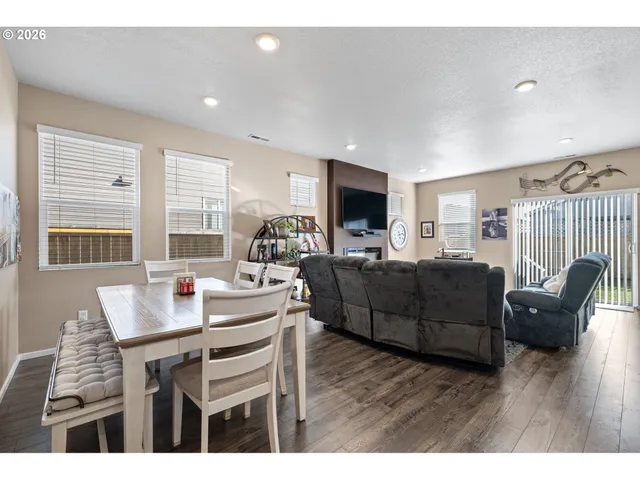 $438,000 | 2779 Fenya Street, Springfield, OR 97477