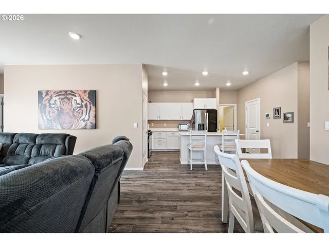 $438,000 | 2779 Fenya Street, Springfield, OR 97477