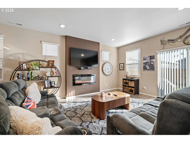 $438,000 | 2779 Fenya Street, Springfield, OR 97477