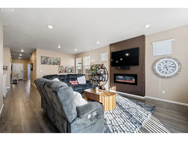 $438,000 | 2779 Fenya Street, Springfield, OR 97477