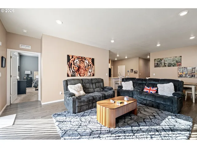 $438,000 | 2779 Fenya Street, Springfield, OR 97477