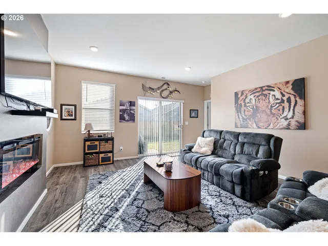 $438,000 | 2779 Fenya Street, Springfield, OR 97477