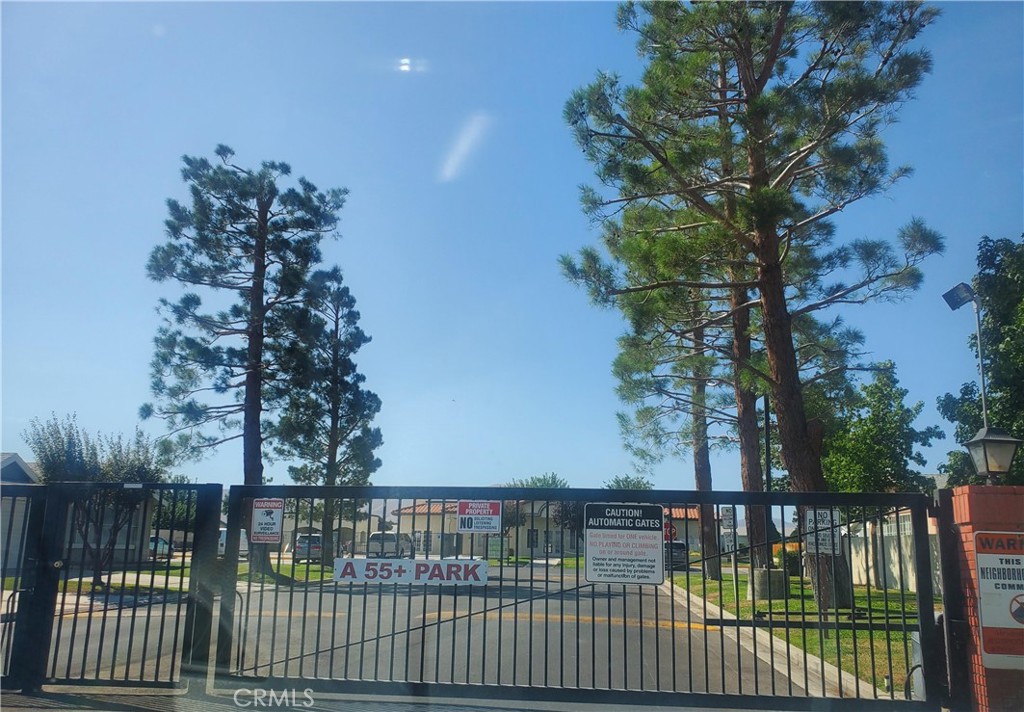 21621 Sandia Road, Unit 138 Apple Valley, CA 92308 - Photo 25 of 38 a view of a roof deck