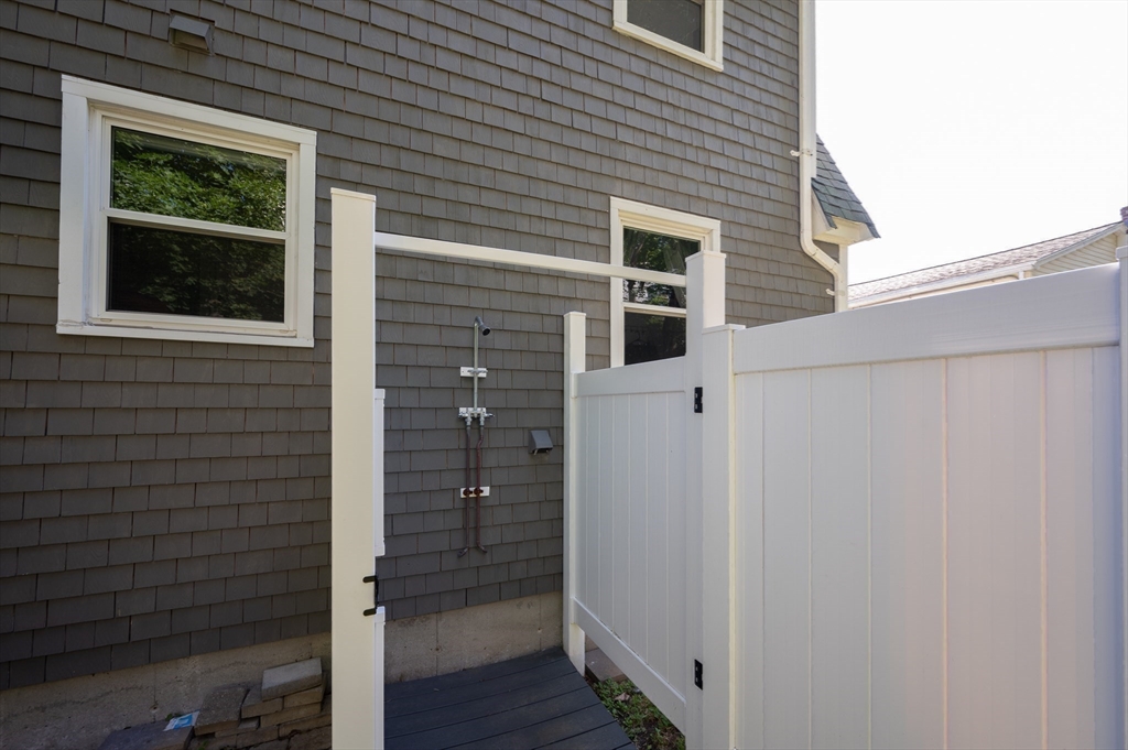 29 Wituwamat Road Weymouth, MA 02191 - Photo 14 of 24