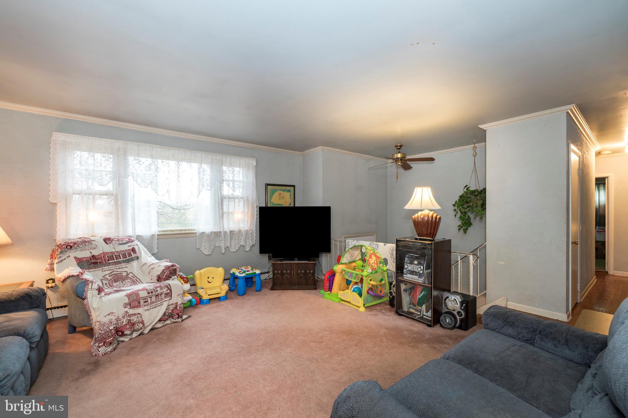 706 South Perkasie Road Perkasie, PA 18944 - Photo 11 of 27 Living Room