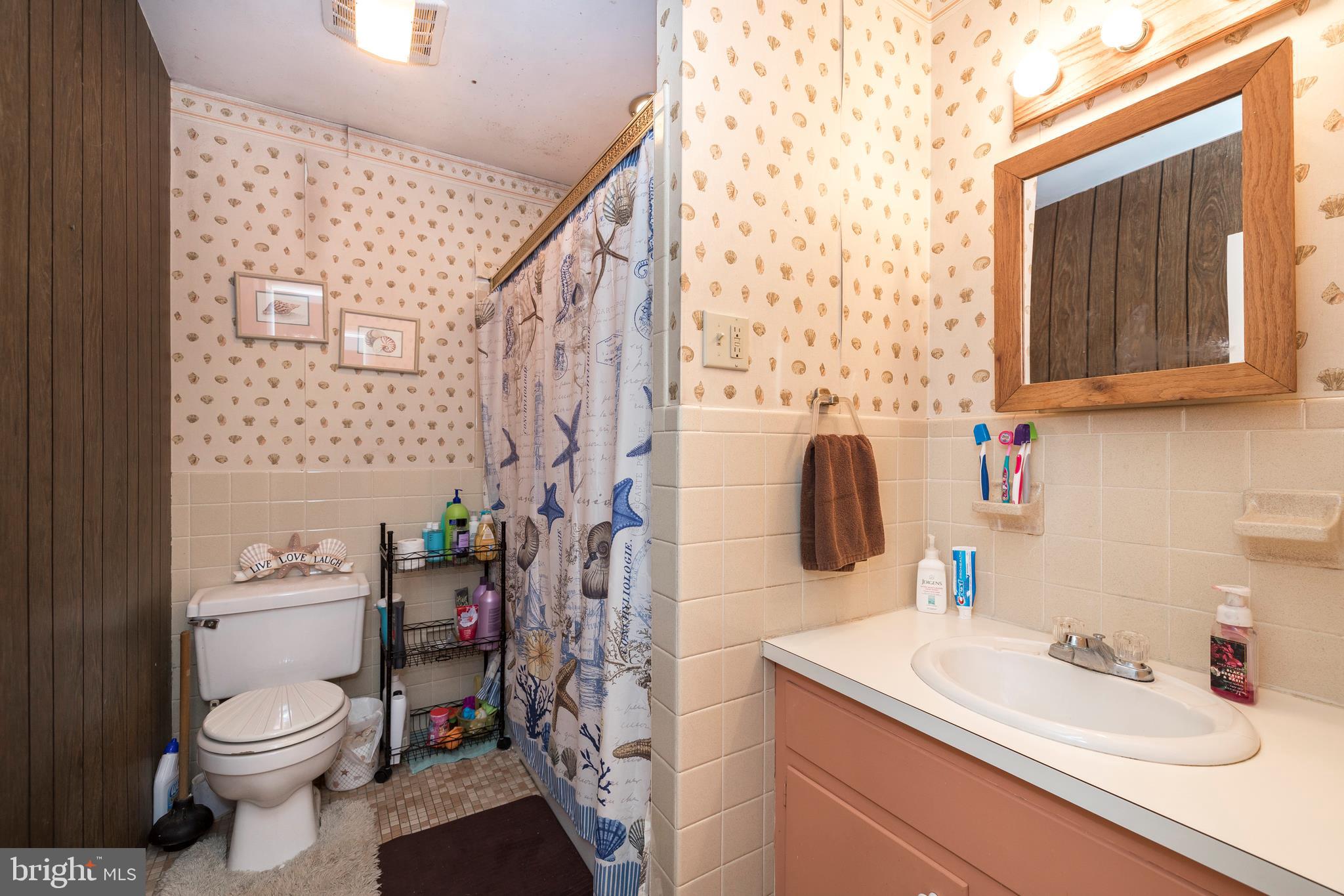 706 South Perkasie Road Perkasie, PA 18944 - Photo 19 of 27 Hall Bath