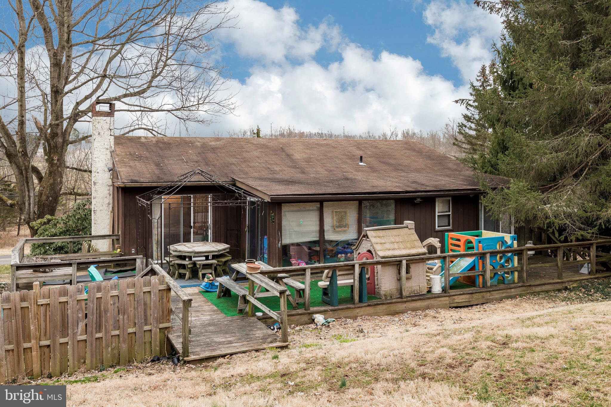 706 South Perkasie Road Perkasie, PA 18944 - Photo 5 of 27 Deck