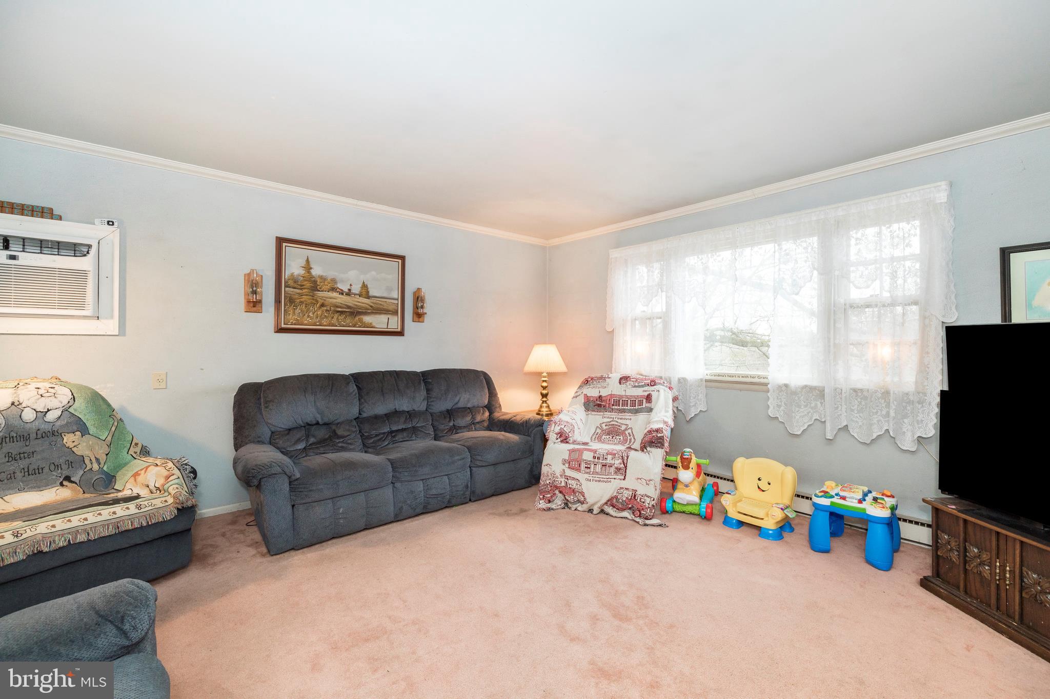 706 South Perkasie Road Perkasie, PA 18944 - Photo 10 of 27 Living Room