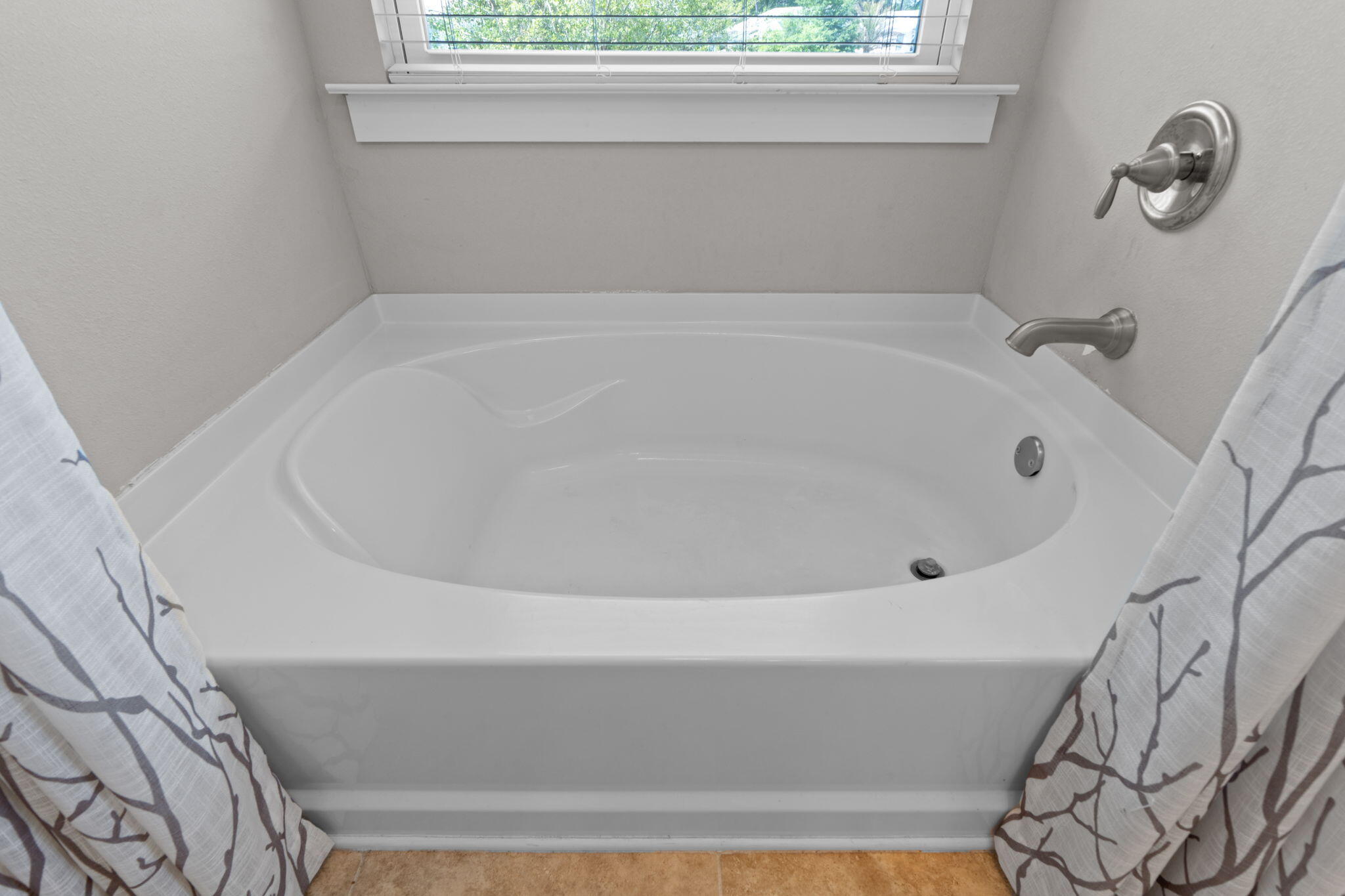 160 Montclair Avenue Santa Rosa Beach, FL 32459 - Photo 36 of 48 a white bath tub sitting in a bathroom