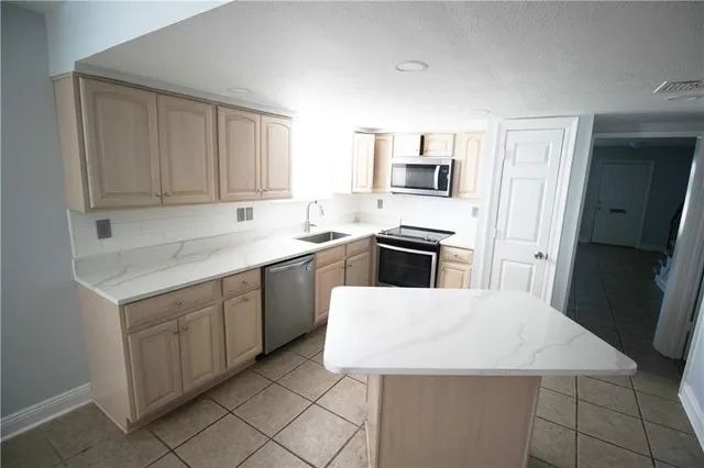 $1,900 | 5014 Newlands Street, Metairie, LA 70006