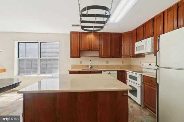 a view of empty room with a ceiling fan and window