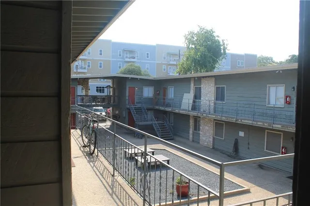 $600 | 2408 Longview Street, Unit 206, Austin, TX 78705