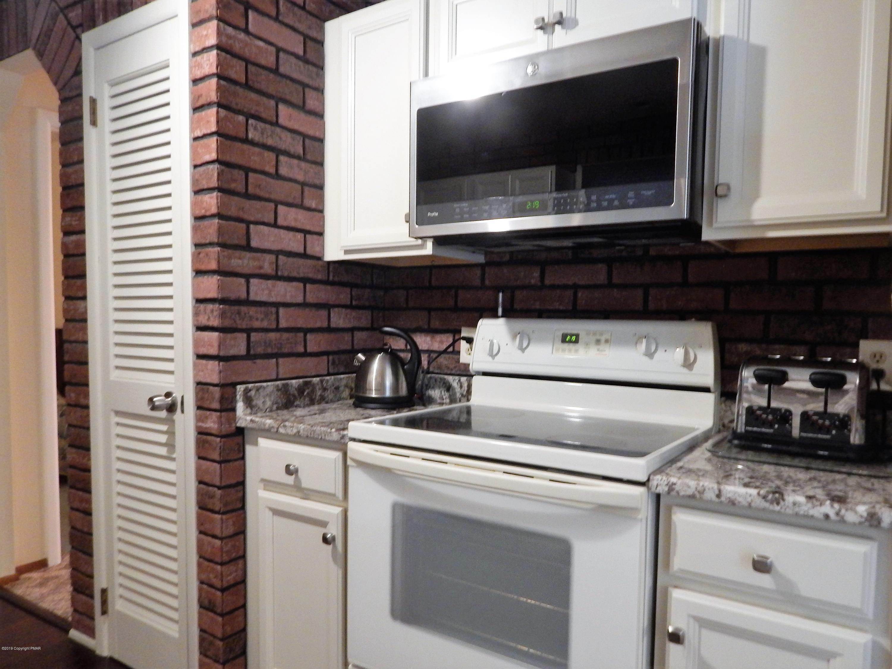 227 Kit Carson Circle Pocono Pines, PA 18350 - Photo 11 of 42 #11-Sapinski Kitchen